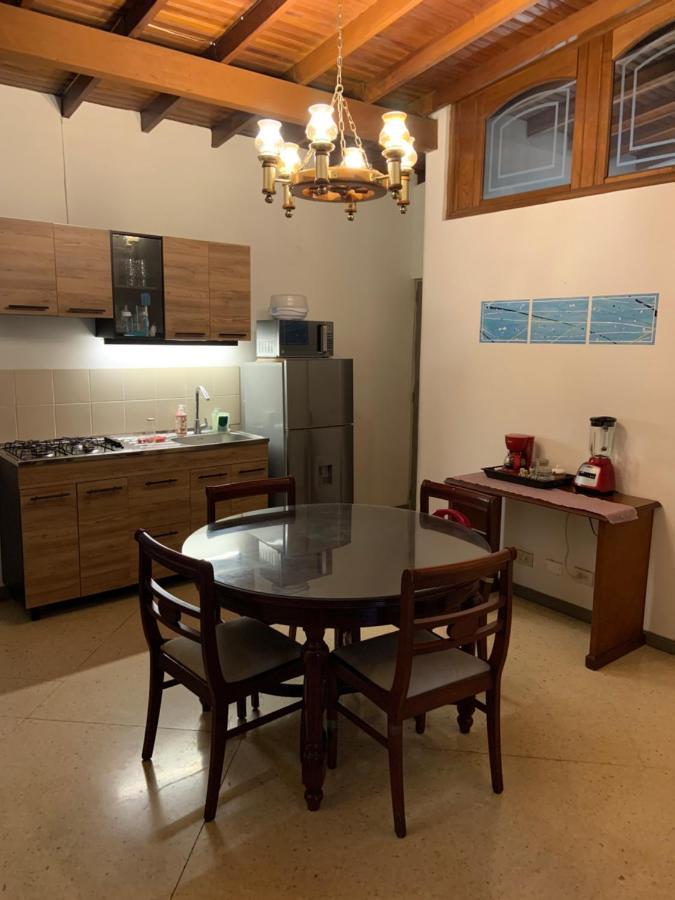 Casa Rosales Otel Medellín Dış mekan fotoğraf