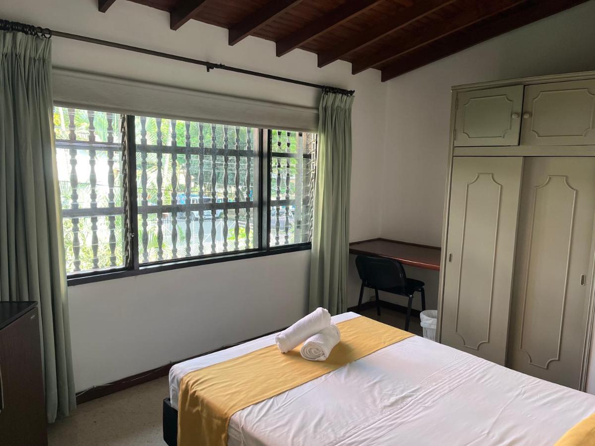 Casa Rosales Otel Medellín Dış mekan fotoğraf